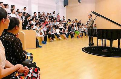 溫州5050商圈十三大教育機構(gòu)舉辦文化藝術節(jié)送1000份禮品宣傳自身品牌